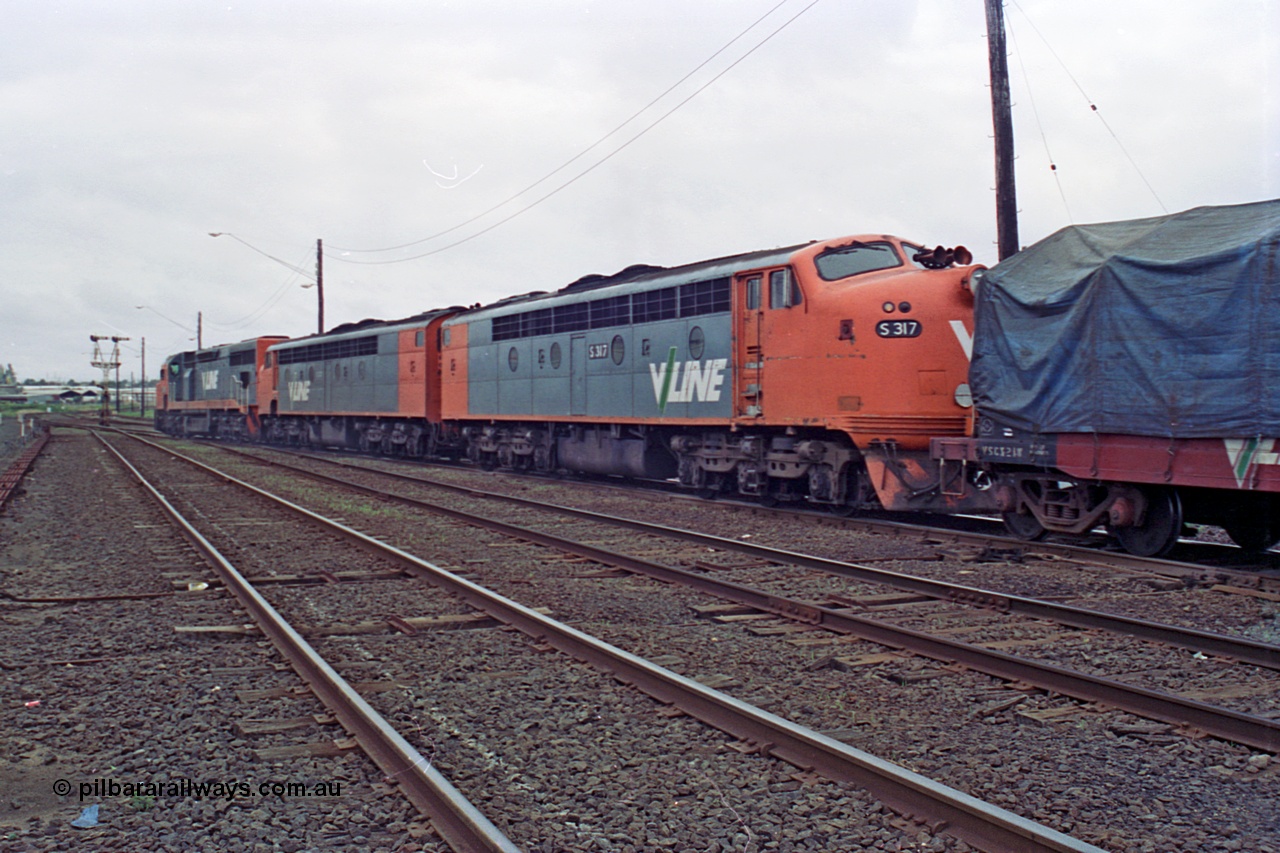 111-32
North Geelong C Box, V/Line down broad gauge goods train 9169 to Adelaide via Cressy with C class C 508 Clyde Engineering EMD model GT26C serial 76-831, S class S 307 'John Pascoe Fawkner' Clyde Engineering EMD model A7 serial 57-171 and S 317 'Sir John Monash' serial 61-240 powers west past the grain arrivals, VSCX type bogie coil steel waggon.
Keywords: C-class;C508;Clyde-Engineering-Rosewater-SA;EMD;GT26C;76-831;