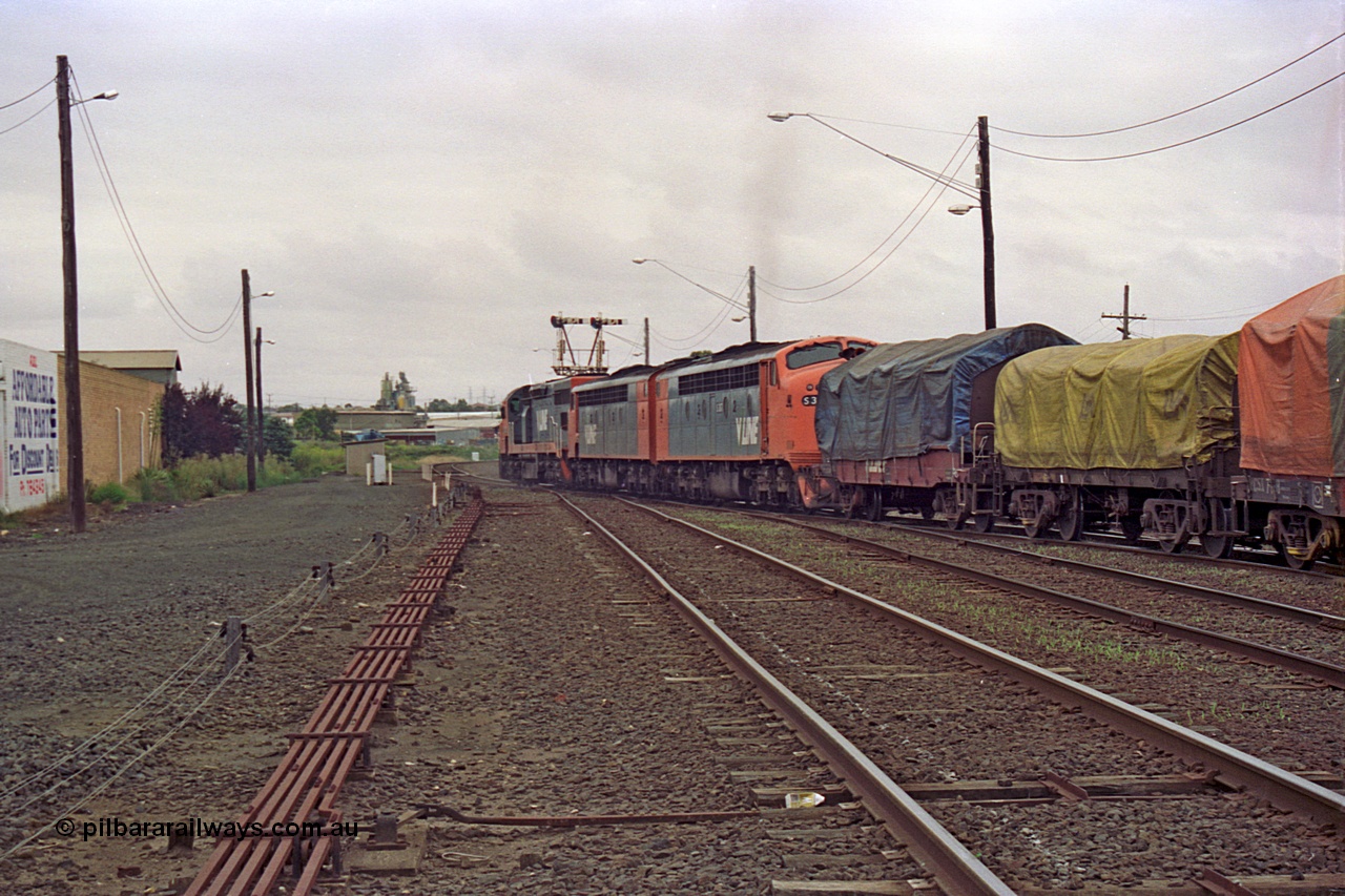 111-33
North Geelong C Box, V/Line down broad gauge goods train 9169 to Adelaide via Cressy with C class C 508 Clyde Engineering EMD model GT26C serial 76-831, S class S 307 'John Pascoe Fawkner' Clyde Engineering EMD model A7 serial 57-171 and S 317 'Sir John Monash' serial 61-240 powers west past the grain arrivals, VSCX type bogie coil steel waggon.
Keywords: C-class;C508;Clyde-Engineering-Rosewater-SA;EMD;GT26C;76-831;