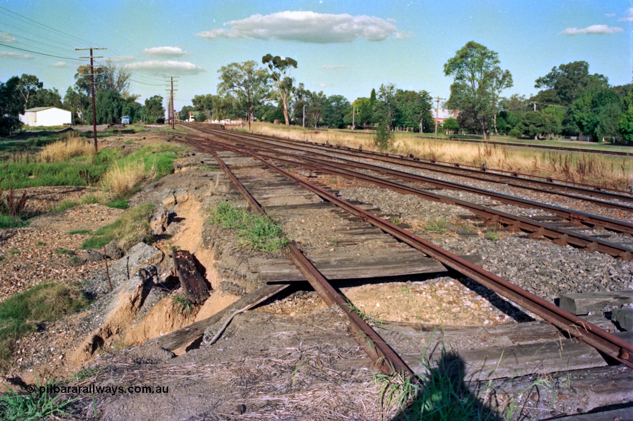 112-04
Violet Town broad gauge track view, looking north, Siding B showing erosion, then mainline or No.2 A and No.1 roads, standard gauge at far right, March 1994.

