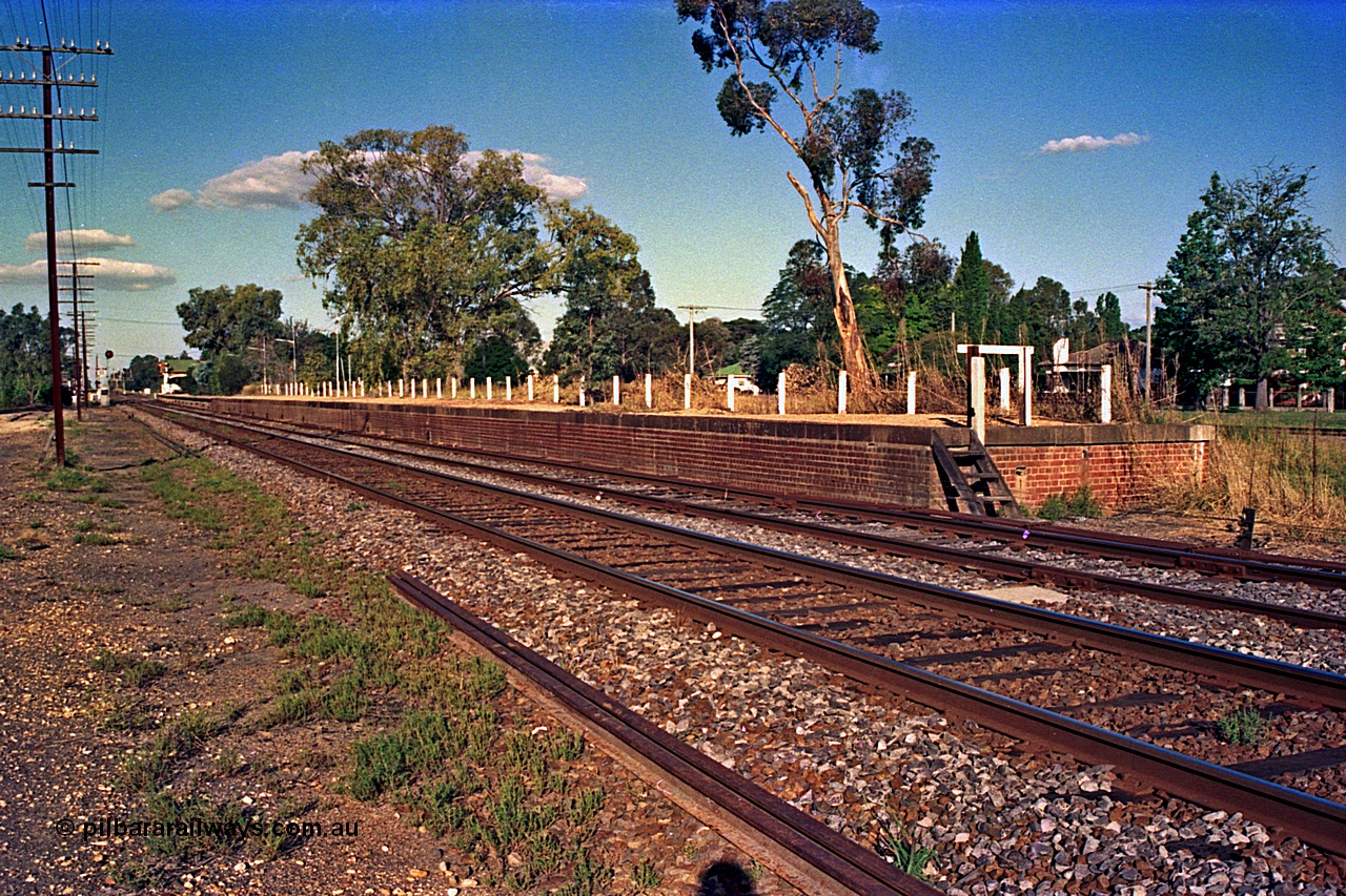 112-05
Violet Town broad gauge track view, station platform, looking north, March 1994.
