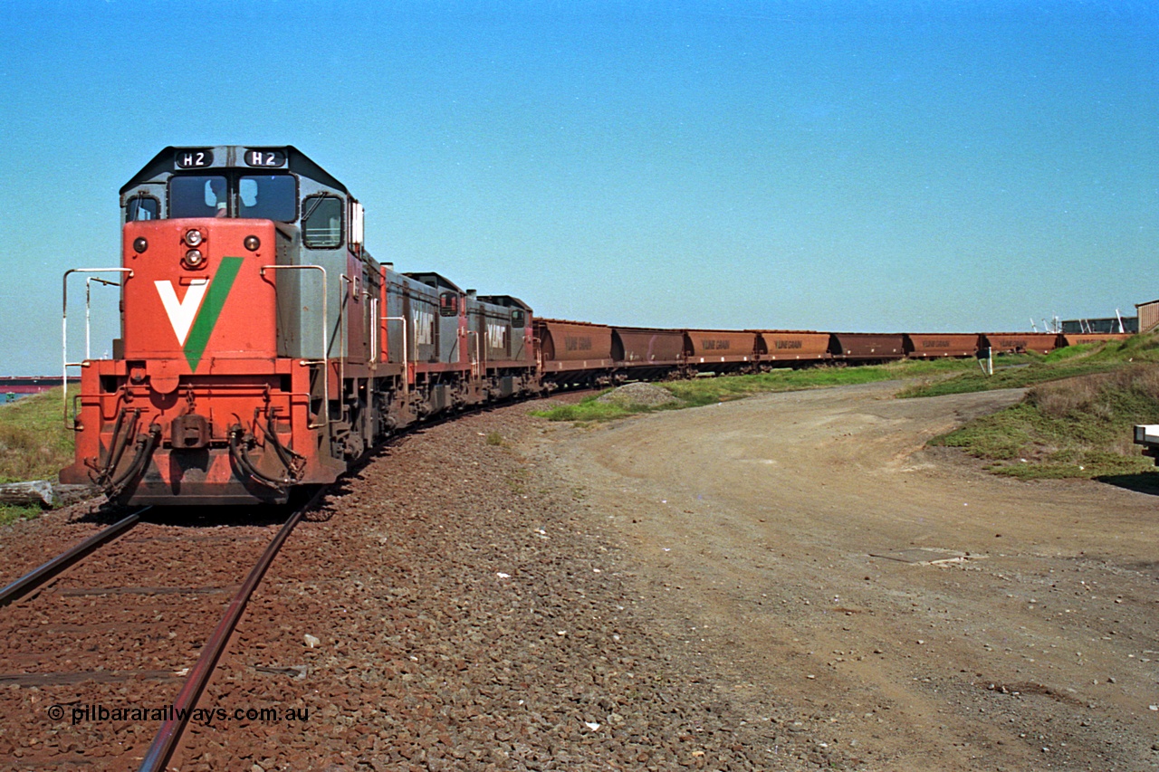 112-27
North Geelong grain loop, V/Line broad gauge H class H 2 Clyde Engineering EMD model G18B serial 68-630, H 5 serial 68-632 and H 4 serial 68-633, grain loop unloading operations.
Keywords: H-class;H2;Clyde-Engineering-Granville-NSW;EMD;G18B;68-630;H5;68-632;H4;68-633;