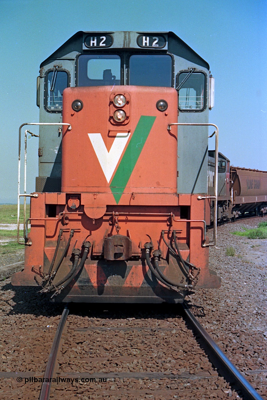 112-28
North Geelong grain loop, V/Line broad gauge H class H 2 Clyde Engineering EMD model G18B serial 68-630, front view, grain loop unloading operations.
Keywords: H-class;H2;Clyde-Engineering-Granville-NSW;EMD;G18B;68-630;