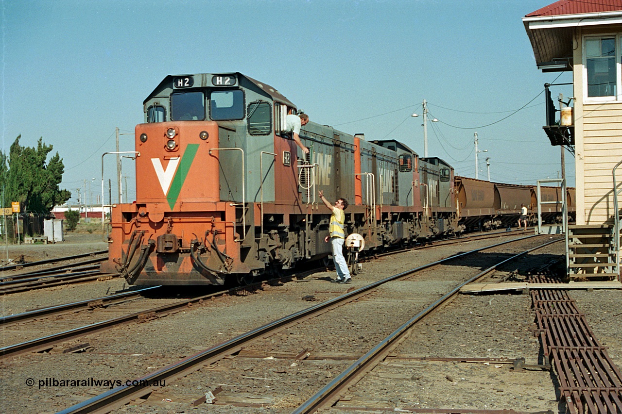 112-31
North Geelong C Box, V/Line broad gauge H class locos H 2 Clyde Engineering EMD model G18B serial 68-630, H 5 serial 68-632 and H 4 serial 68-633 shunt empty an grain train rake back into North Geelong yard, past C Box as the driver surrenders the staff to the signaller for the Grain Loop, safeworking, point rodding.
Keywords: H-class;H2;Clyde-Engineering-Granville-NSW;EMD;G18B;68-630;H5;68-632;H4;68-633;