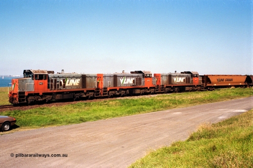 112-19
North Geelong grain loop, V/Line broad gauge locos H class H 2 Clyde Engineering EMD model G18B serial 68-630, H 5 serial 68-632 and H 4 serial 68-633 shunt around the grain loop unloading a grain train.
Keywords: H-class;H2;Clyde-Engineering-Granville-NSW;EMD;G18B;68-630;H5;68-632;H4;68-633;