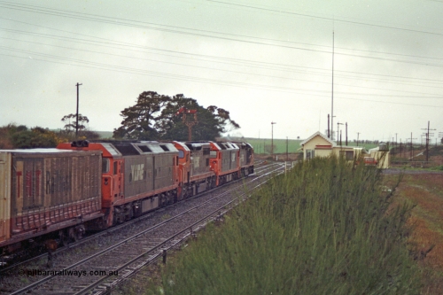 113-12
Warrenheip, V/Line broad gauge up Adelaide goods train 9150 behind the quad CGCG combo of C class C 506 Clyde Engineering EMD model GT26C serial 76-829, G class G 538 Clyde Engineering EMD model JT26C-2SS serial 89-1271, C 510 serial 76-833 and G 513 serial 85-1241, departing for Melbourne via Bacchus Marsh, semaphore signal post 9 pulled off for move, signal box and overview, in miserable conditions, poor quality.
