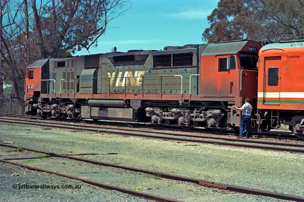 114-04
Cobram, V/Line broad gauge N class N 471 'City of Benalla' Clyde Engineering EMD model JT22HC-2 serial 87-1200, cutting off passenger car N set, 2nd person directing driver.
Keywords: N-class;N471;Clyde-Engineering-Somerton-Victoria;EMD;JT22HC-2;87-1200;