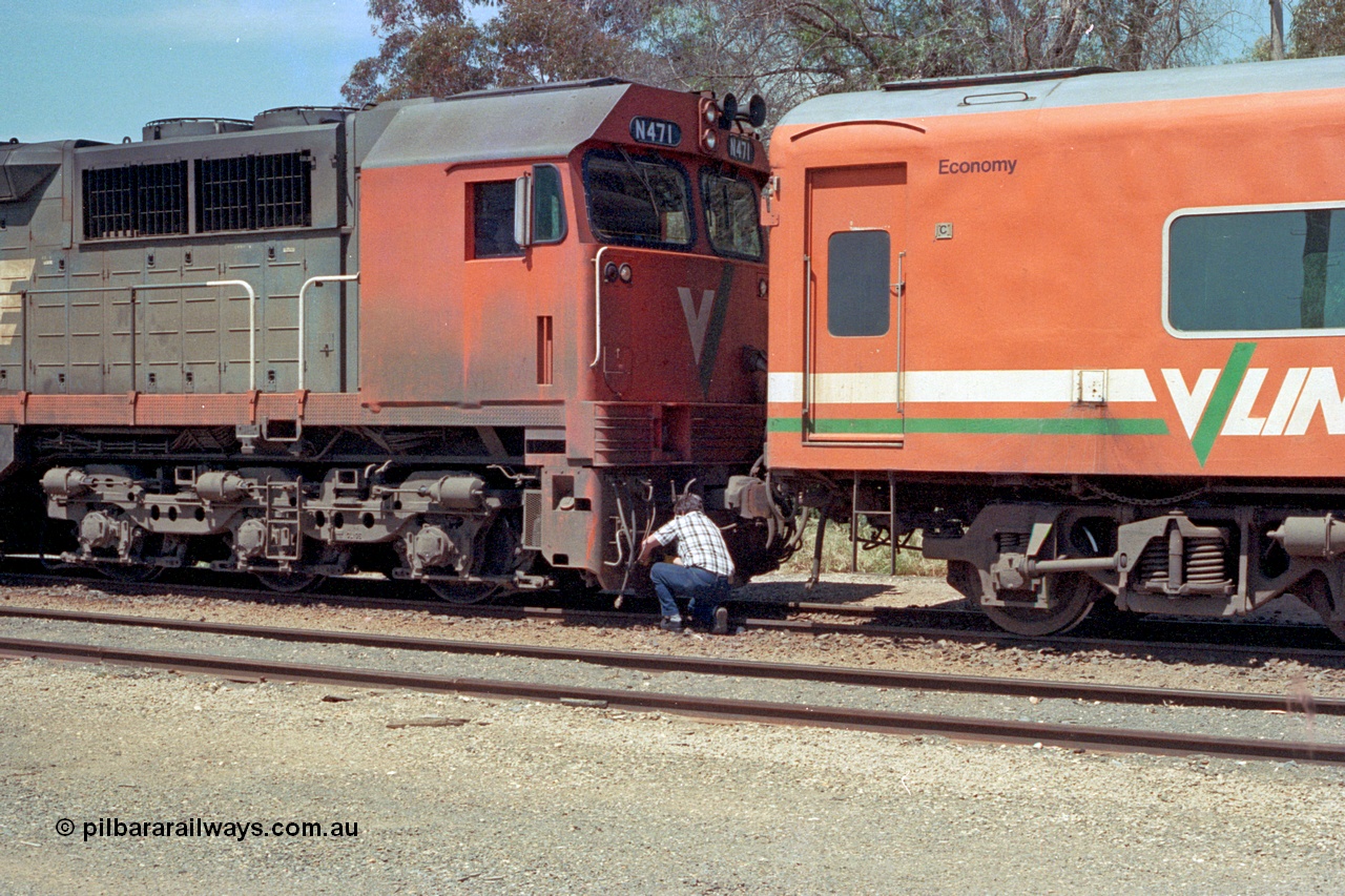 114-05
Cobram, V/Line broad gauge N class N 471 'City of Benalla' Clyde Engineering EMD model JT22HC-2 serial 87-1200, cutting off pass car, 2nd man attending to hoses.
Keywords: N-class;N471;Clyde-Engineering-Somerton-Victoria;EMD;JT22HC-2;87-1200;