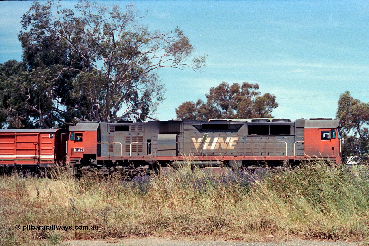 114-09
Cobram, V/Line broad gauge N class N 471 'City of Benalla' Clyde Engineering EMD model JT22HC-2 serial 87-1200, side view.
Keywords: N-class;N471;Clyde-Engineering-Somerton-Victoria;EMD;JT22HC-2;87-1200;