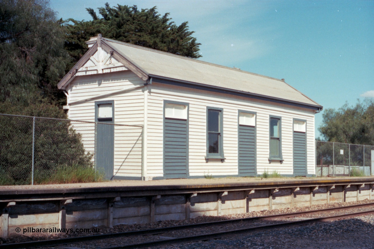 114-19
Goorambat station platform building.
