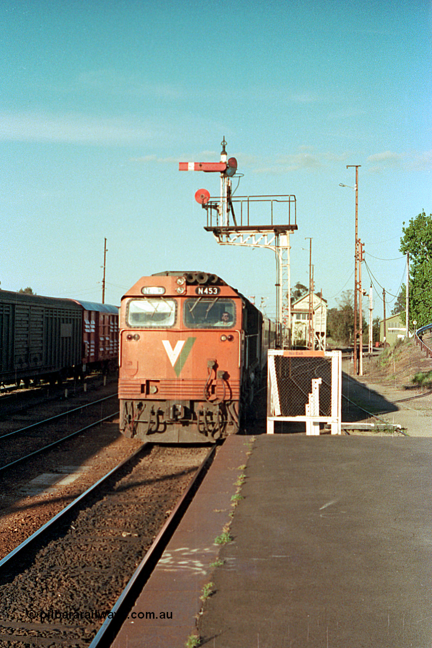 114-26
Benalla, V/Line broad gauge N class N 453 'City of Albury' Clyde Engineering EMD model JT22HC-2 serial 85-1221 with an up Albury passenger train arrives under the down home semaphore signal post 11, B Box and the workshops are visible in the distance, the disc signal on post 11 is for the loco and repair shop roads.
Keywords: N-class;N453;Clyde-Engineering-Somerton-Victoria;EMD;JT22HC-2;85-1221;