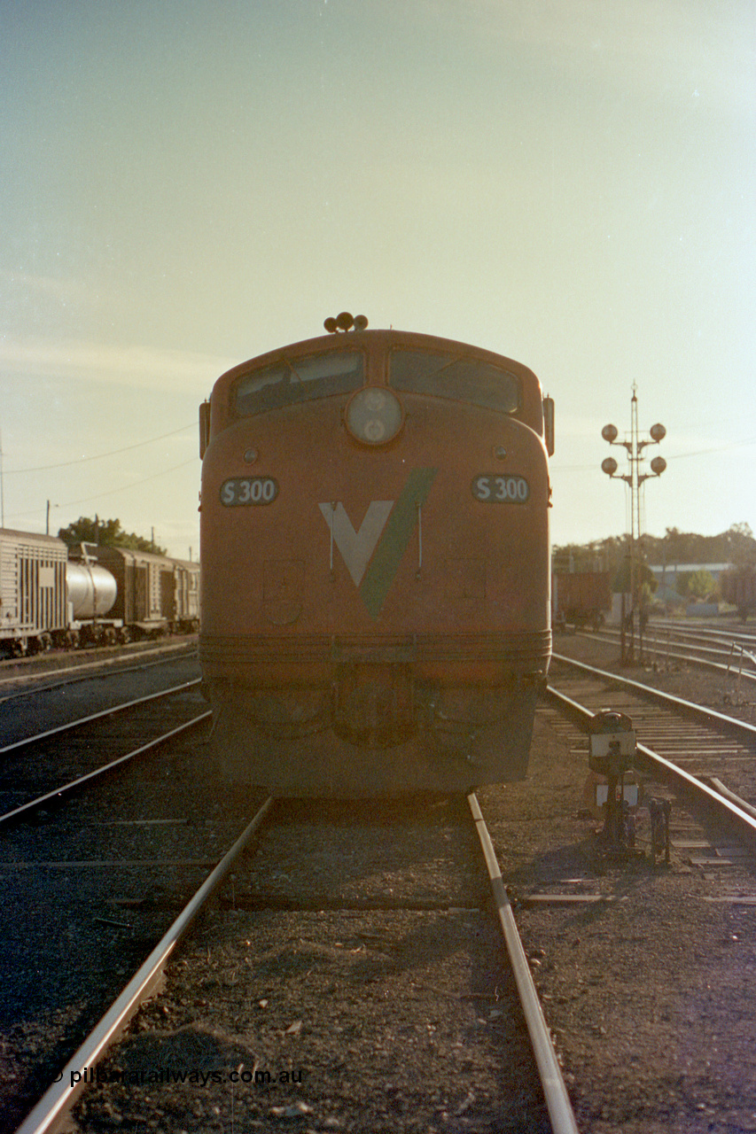 114-33
Benalla yard broad gauge V/Line S class leader S 300 'Matthew Flinders' Clyde Engineering EMD model A7 serial 57-164 stands on No. 5 Road, cab front shot, ground disc signal #10 and disc signal Post #12, stabled down Wodonga goods train 9303.
Keywords: S-class;S300;Clyde-Engineering-Granville-NSW;EMD;A7;57-164;bulldog;