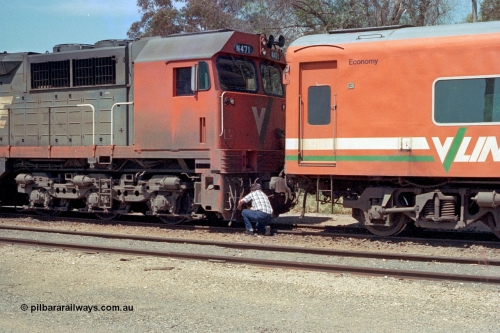 114-05
Cobram, V/Line broad gauge N class N 471 'City of Benalla' Clyde Engineering EMD model JT22HC-2 serial 87-1200, cutting off pass car, 2nd man attending to hoses.
Keywords: N-class;N471;Clyde-Engineering-Somerton-Victoria;EMD;JT22HC-2;87-1200;