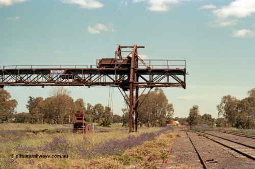 114-14
Tocumwal station yard, Malcolm Moore trans-shipping grab crane, looking south on broad gauge, standard gauge tracks on far right.
