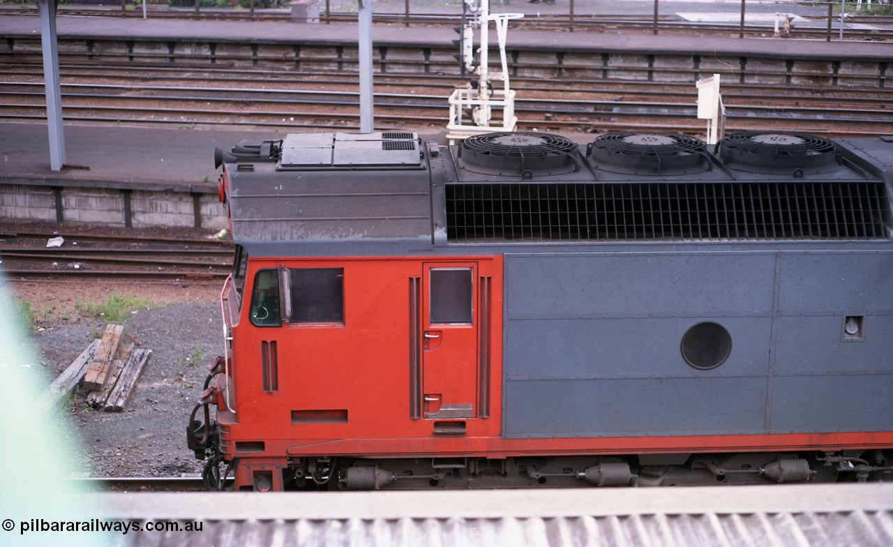 116-16
Spencer Street Station, view from the flyover looking down upon V/Line standard gauge G class locomotive G 521 Clyde Engineering EMD model JT26C-2SS serial 85-1234, view of radiator and cab aircon unit.
Keywords: G-class;G521;Clyde-Engineering-Rosewater-SA;EMD;JT26C-2SS;85-1234;