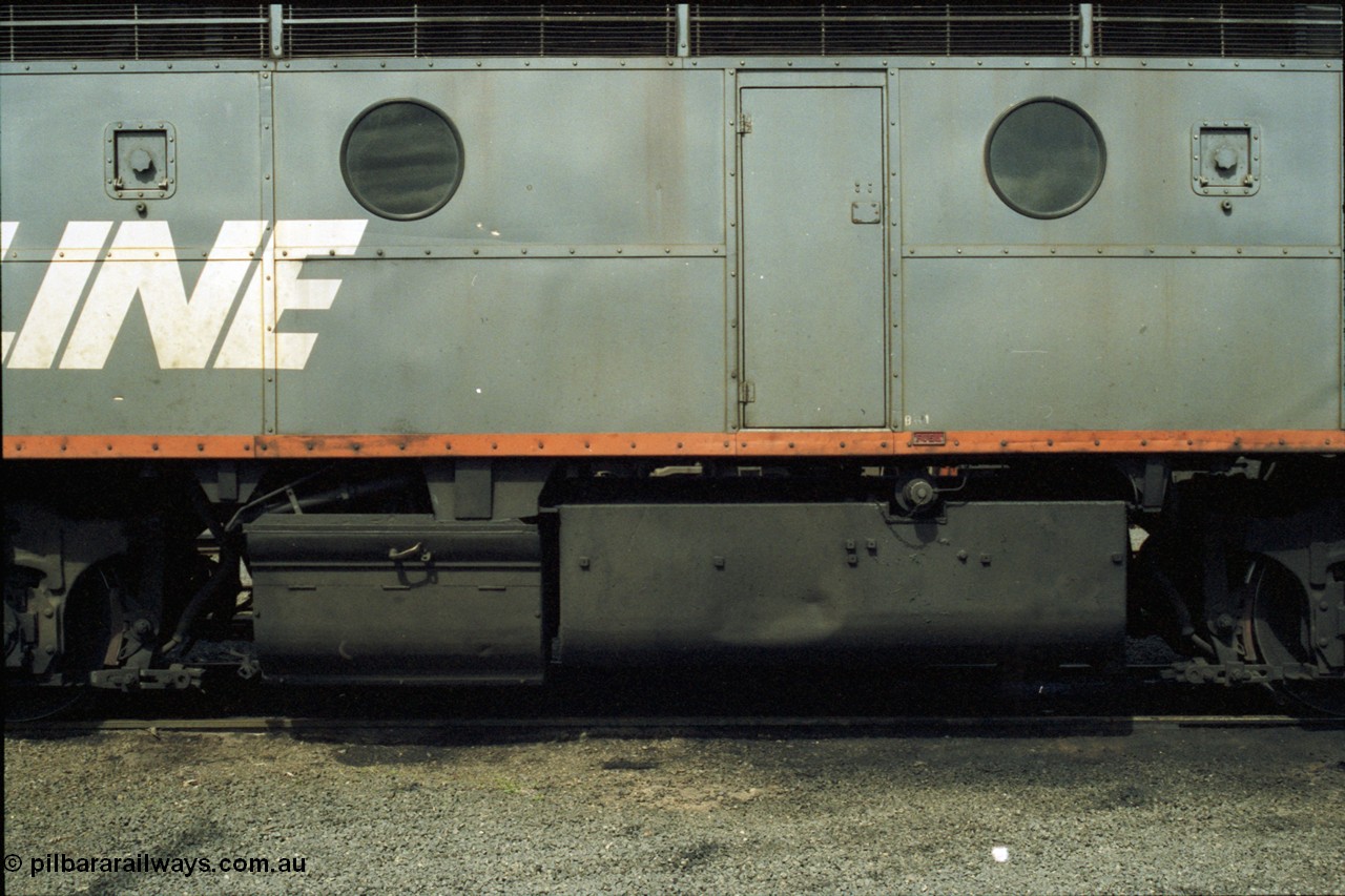 117-28
Seymour loco depot V/Line B class loco B 61 Clyde Engineering EMD model ML2 serial ML2-2, detail view of battery box and fuel tank.
Keywords: B-class;B61;Clyde-Engineering-Granville-NSW;EMD;ML2;ML2-2;bulldog;