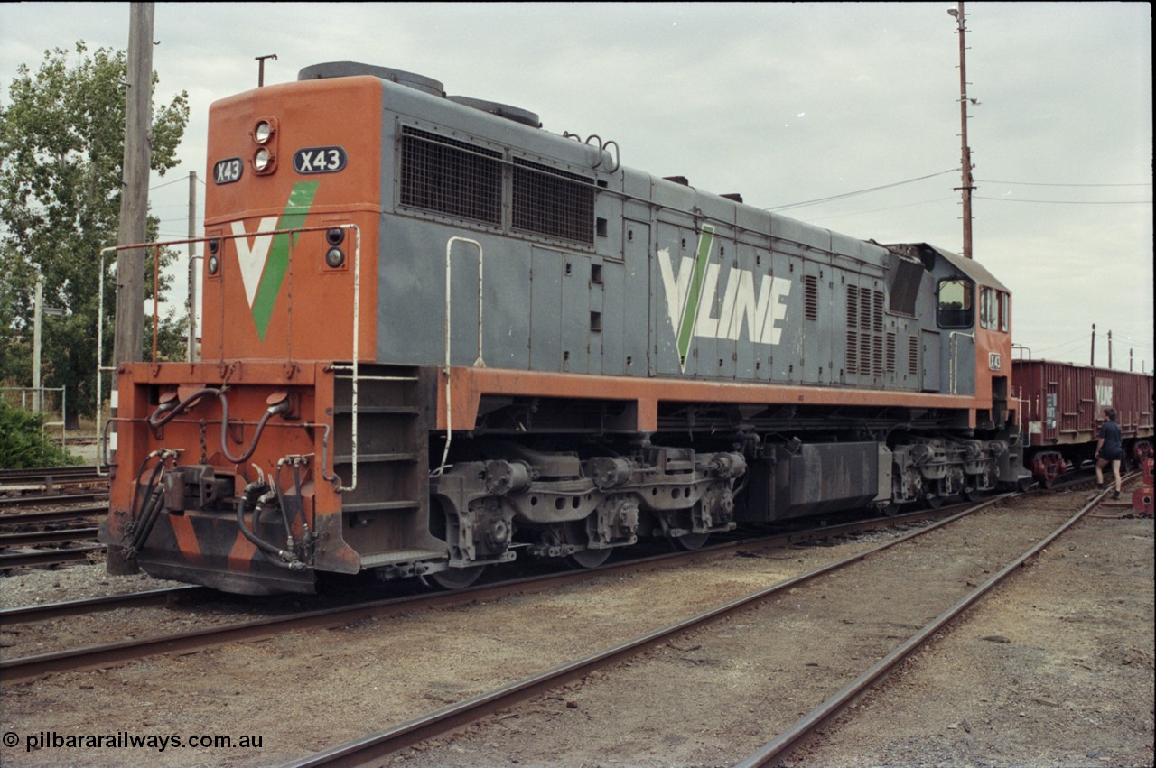 120-23
Benalla yard, V/Line broad gauge loco X class X 43 Clyde Engineering EMD model G26C serial 70-706, long end lead, stabled steel train.
Keywords: X-class;X43;Clyde-Engineering-Granville-NSW;EMD;G26C;70-706;