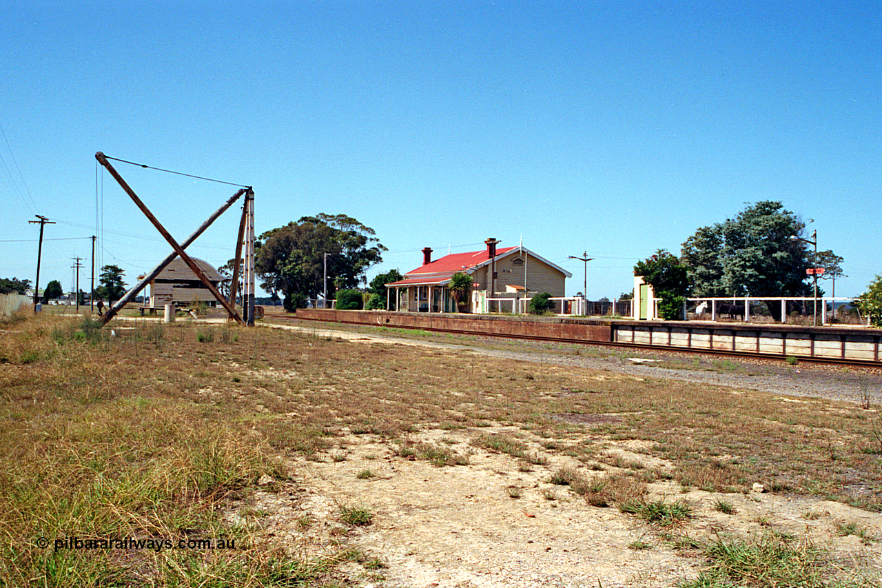 122-18
Rosedale station overview, platform, building, goods shed and crane.
