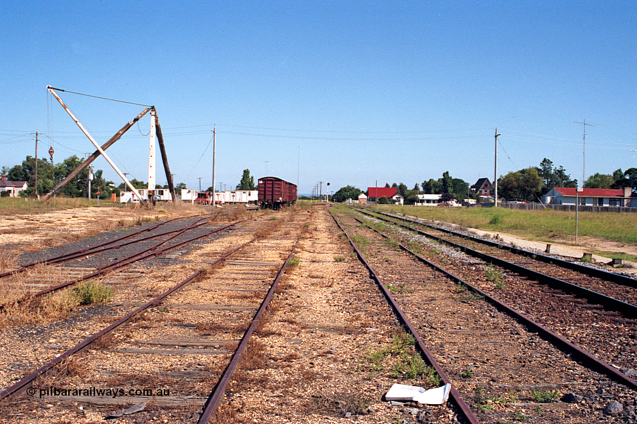 122-24
Stratford, station yard overview, looking towards Stratford Junction, 222 km post, yard crane, workman's camp.
