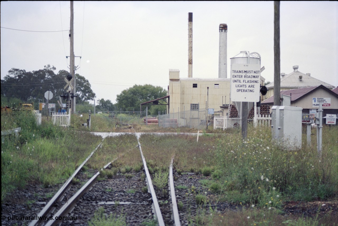 123-2-06
Maffra, track view looking towards Tinamba, sidings for former Nestles complex, Murray Goulburn Co-op.
