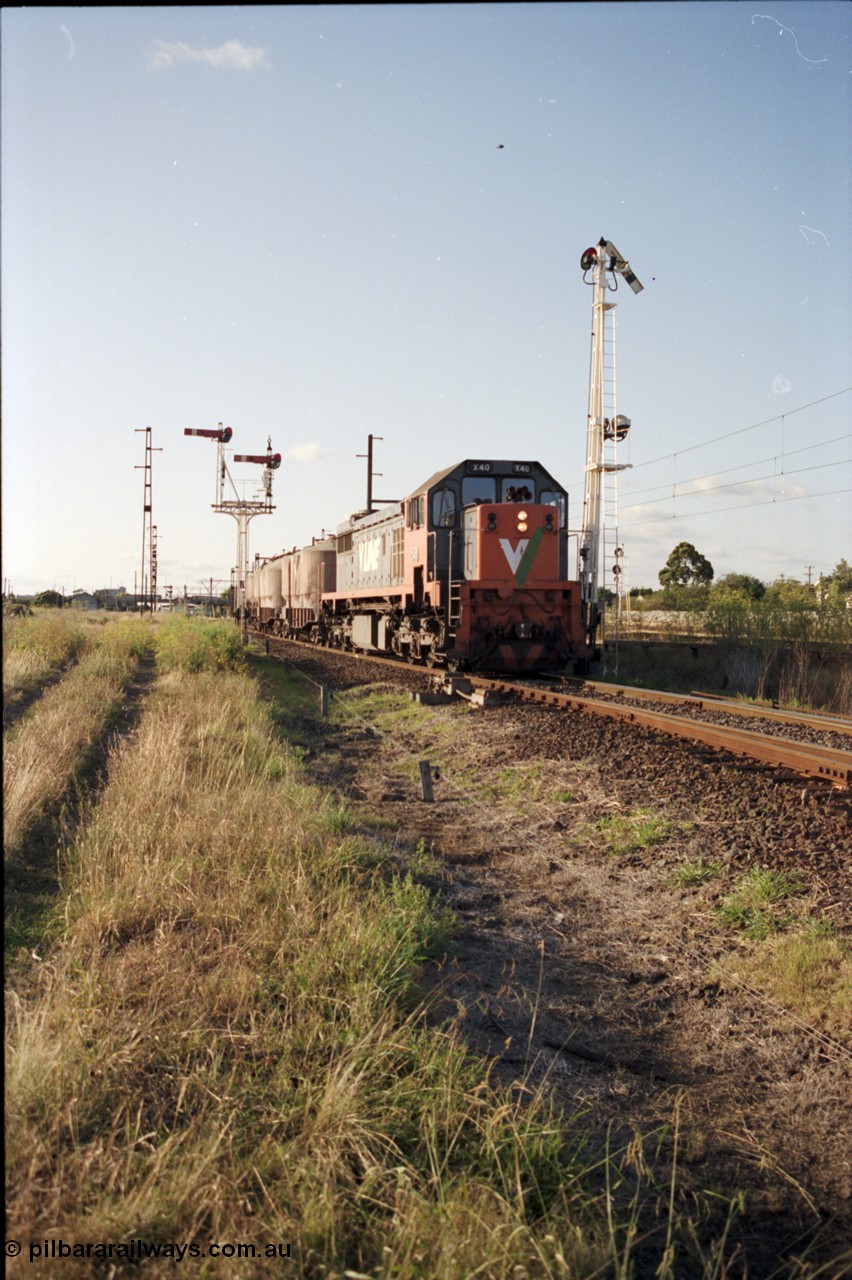 124-10
Sunshine V/Line broad gauge up goods train taking Newport Loop Line with X class X 40 Clyde Engineering EMD model G26C serial 70-703, semaphore signal posts 49 pulled off for movement, semaphore signal post 36 behind train
Keywords: X-class;X40;Clyde-Engineering-Granville-NSW;EMD;G26C;70-703;