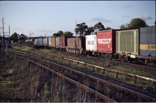 124-13
Sunshine Loop, V/Line standard gauge VQWW type 3-Pack centre well articulated bogie waggon VQWW 1, started life as VQAW type VQAW 5 built at Ballarat North Workshops in July 1990, part of a down goods, at Sunshine standard gauge platform.
Keywords: VQWW-type;VQWW1;V/Line-Ballarat-Nth-WS;VQAW-type;VQAW5;