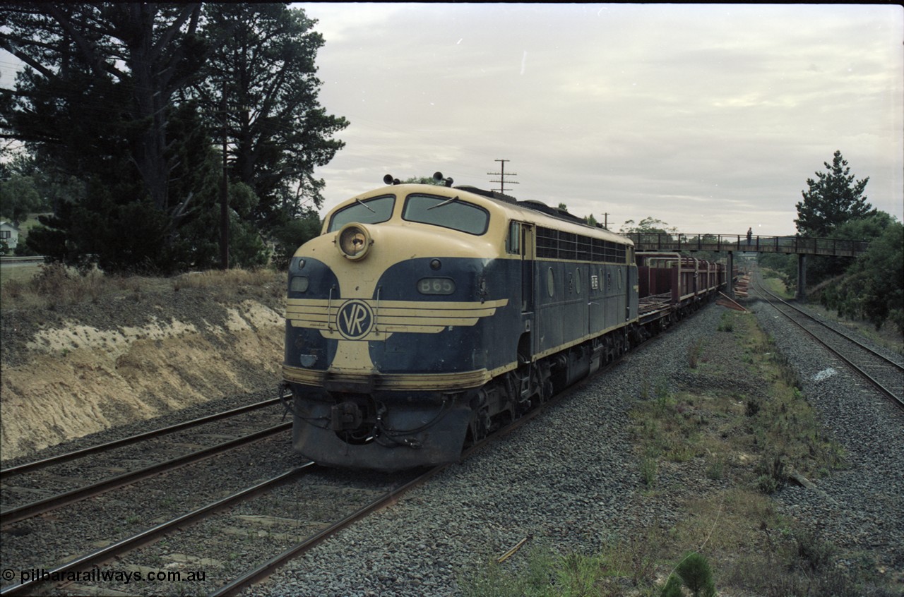 125-16
Wandong passing under Kilmore - Wandong Rd, V/Line broad gauge B class Clyde Engineering EMD model ML2 serial ML2-6 still in Victorian Railways livery leads a sleeper discharge train on the up broad gauge line, discharging sleepers.
Keywords: B-class;B65;Clyde-Engineering-Granville-NSW;EMD;ML2;ML2-6;bulldog;