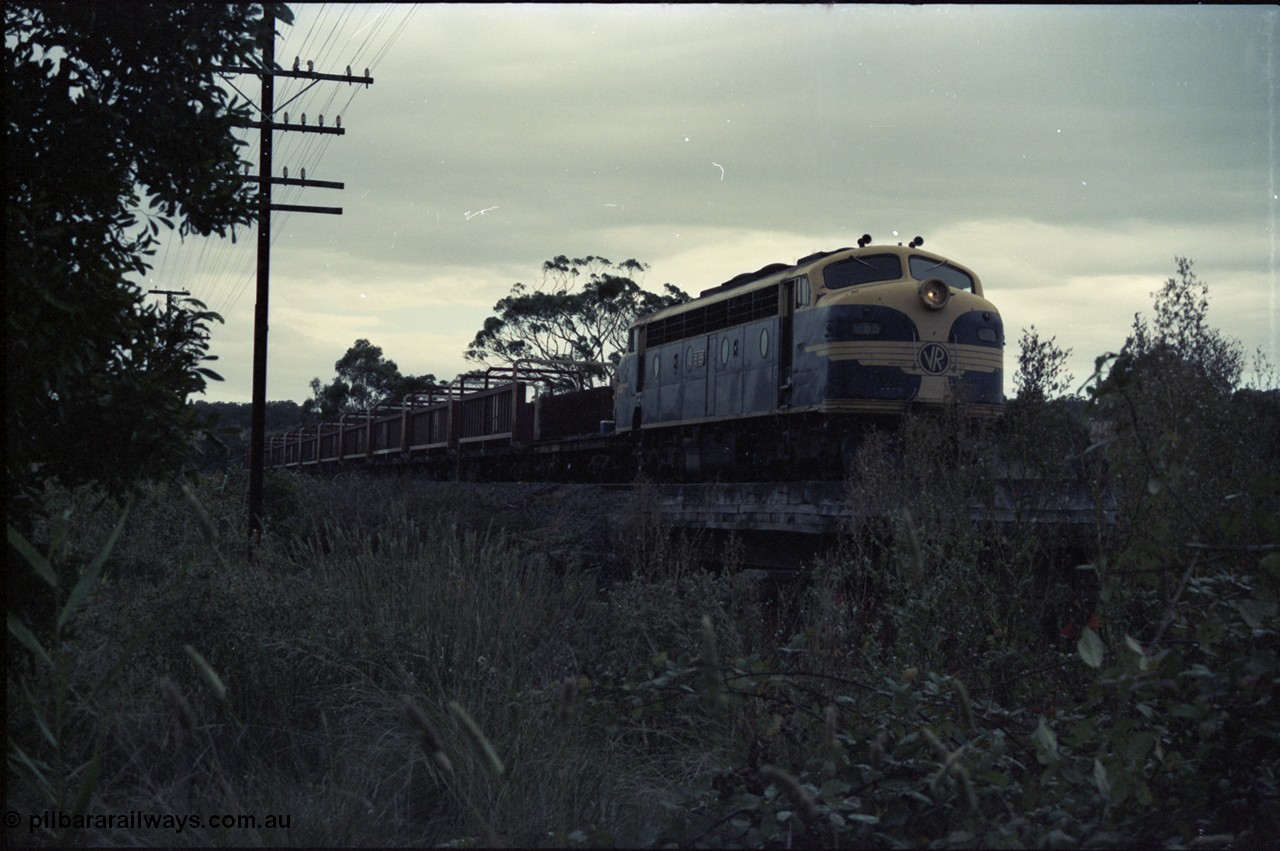 125-24
Wallan across Merri Creek, V/Line broad gauge B class Clyde Engineering EMD model ML2 serial ML2-6 still in Victorian Railways livery leads a sleeper discharge train on the up broad gauge line.
Keywords: B-class;B65;Clyde-Engineering-Granville-NSW;EMD;ML2;ML2-6;bulldog;