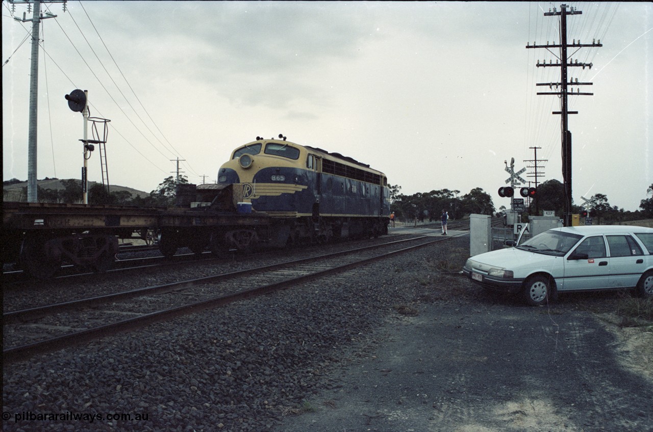 125-25
Wallan, Wallan-Wandong Rd crossing, BV/Line broad gauge B class Clyde Engineering EMD model ML2 serial ML2-6 still in Victorian Railways livery leads a sleeper discharge train on the up broad gauge line, trailing shot.
Keywords: B-class;B65;Clyde-Engineering-Granville-NSW;EMD;ML2;ML2-6;bulldog;