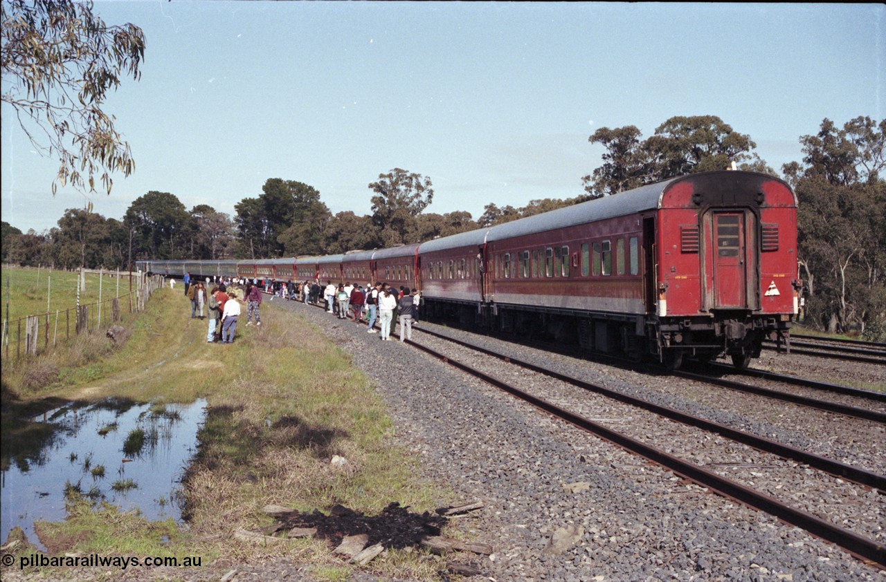 126-19
Broadford Loop, loco failure, up standard gauge pass Melbourne Express, loco has run forward, passengers detrained.
