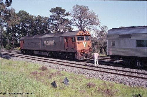 126-24
Broadford Loop, V/Line G class G 518 Clyde Engineering EMD model JT26C-2SS serial 85-1231, loco failure, up standard gauge pass Melbourne Express, loco shunting back onto train.
Keywords: G-class;G518;Clyde-Engineering-Rosewater-SA;EMD;JT26C-2SS;85-1231;