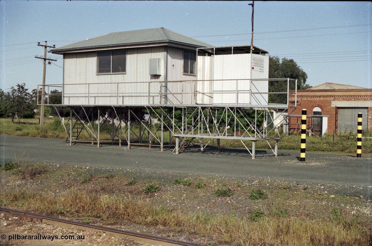 127-37
Elmore Grain Elevators Board truck inspection / sampling office.
