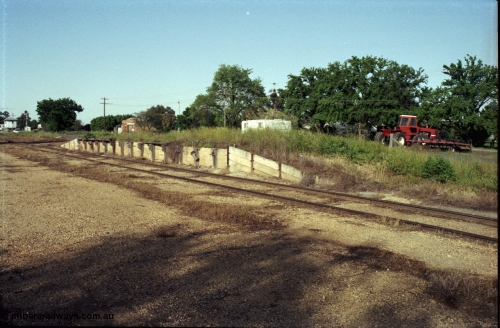 127-33
Elmore derelict loading ramp, track view.
