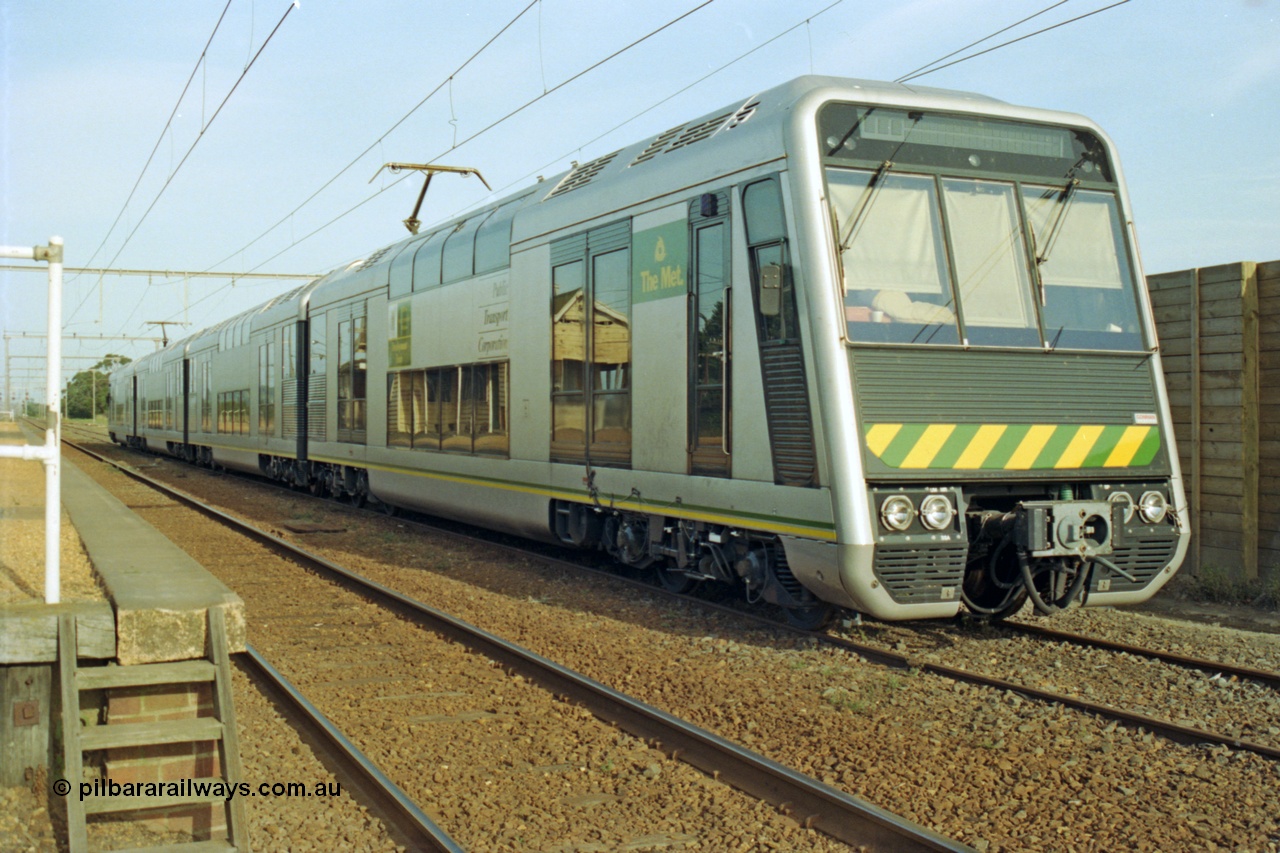 128-27
Nar Nar Goon, 4D (Double Deck Development and Demonstration), double deck suburban electric set, stabled during testing phase, 3/4 shot, station platform.
Keywords: 4D;Double-Deck-Development-Demonstration-train;