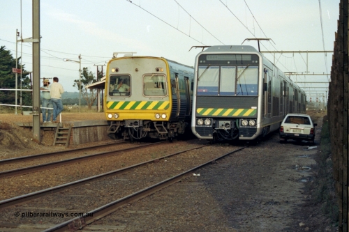 128-36
Nar Nar Goon, up passenger train with Comeng 487M, pausing at platform, 4D (Double Deck Development and Demonstration), double deck suburban electric set, testing phase.
Keywords: 487M;Comeng-Vic;4D;Goninan-NSW;Double-Deck-Development-Demonstration-train;Goninan-NSW;Tangara;