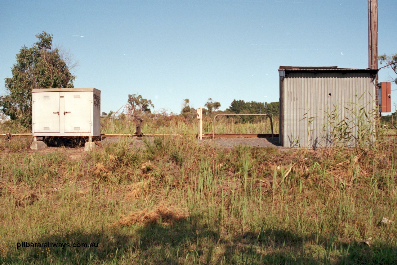 129-1-25
Long Island Junction, station overview from road, staff exchange hut, point lever.
