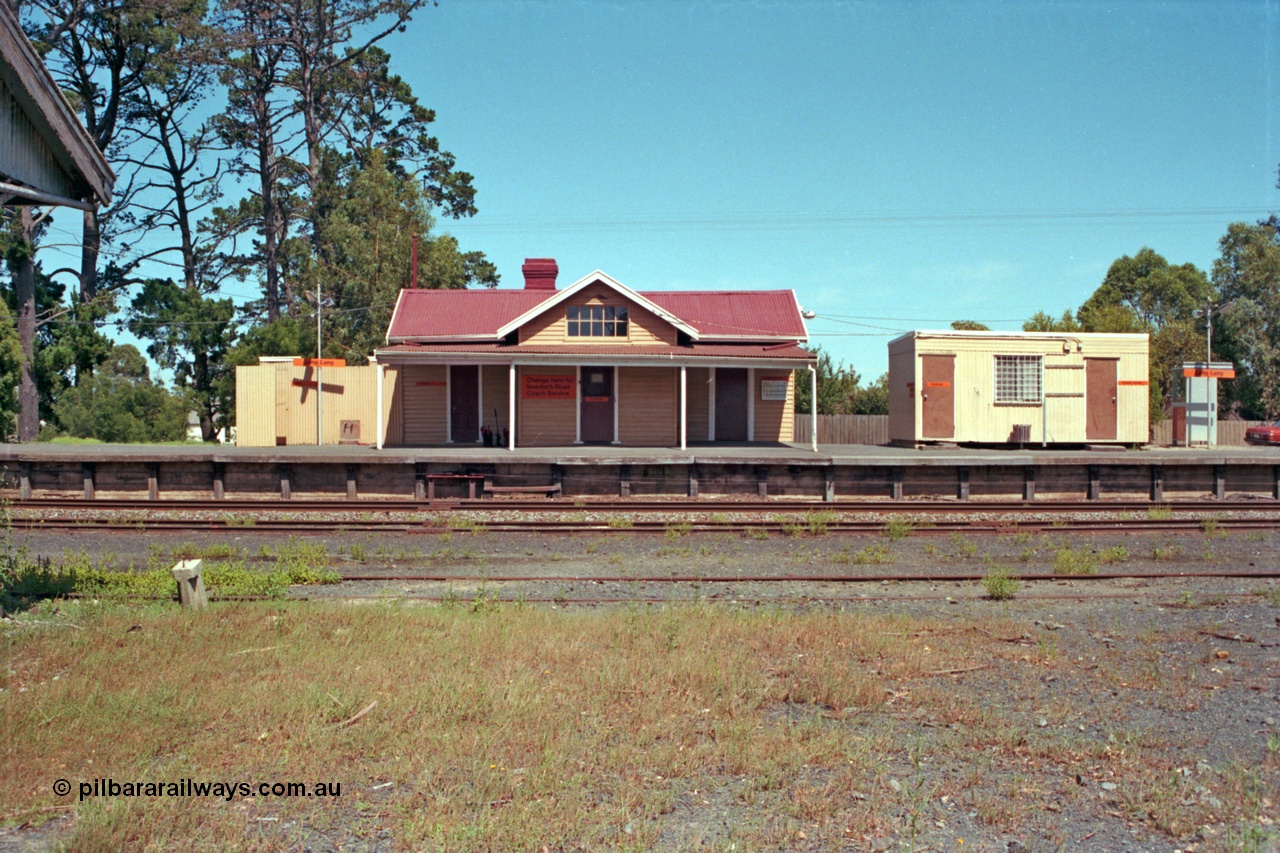 129-2-05
Lang Lang station building overview, front elevation.
