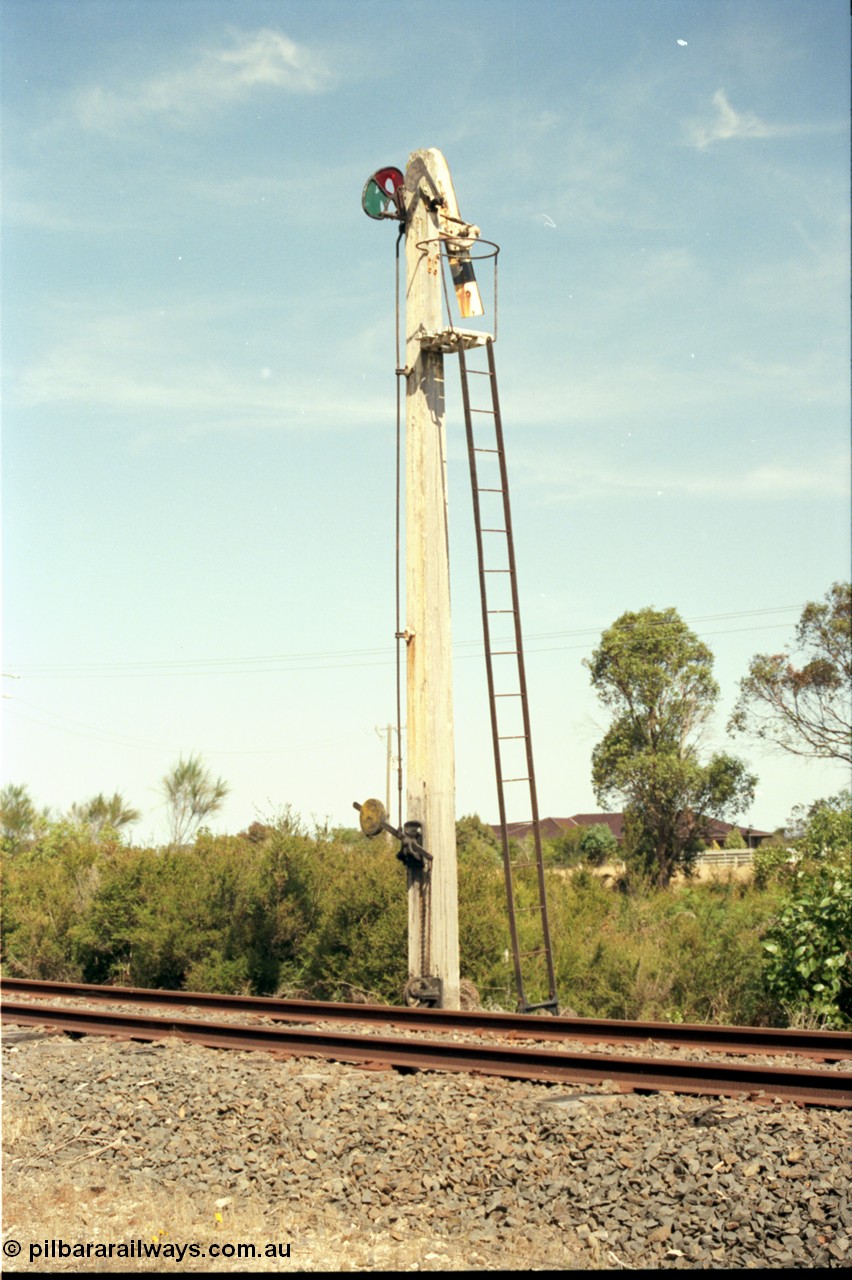 129-3-05
Foster up home semaphore signal, wooden post.
