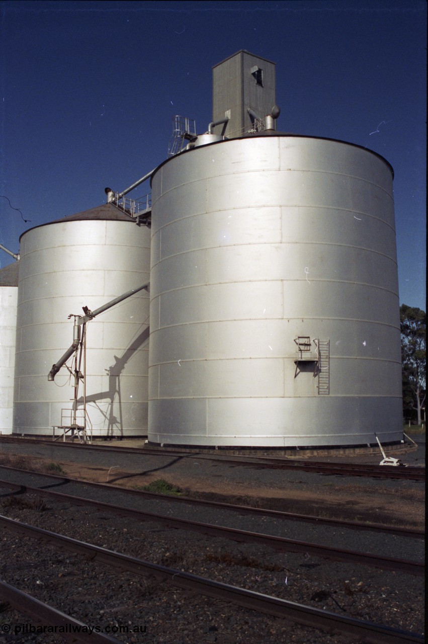 130-02
Elmore, Ascom silo complex, silos 10 and 12, track view, loading spout.
