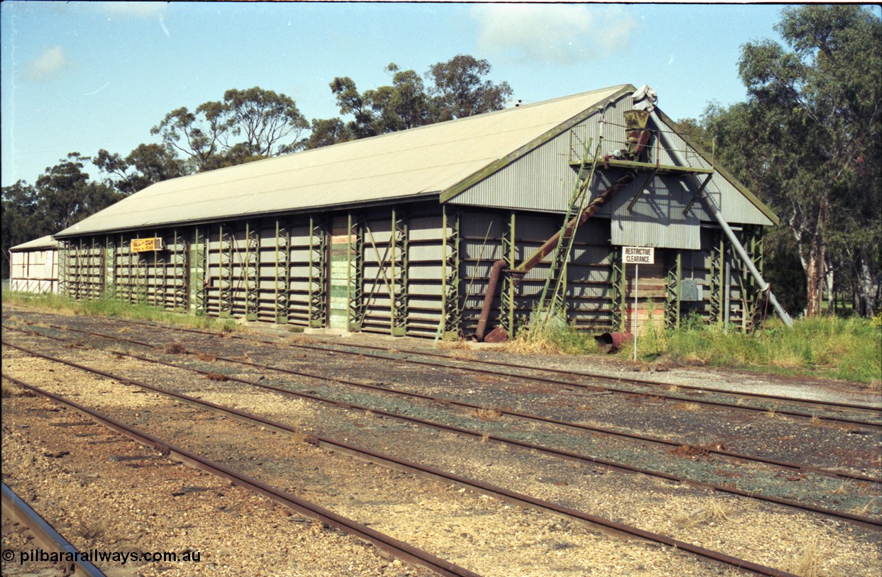 130-11
Rochester yard south end, track view, Victorian Oat Pool grain shed.
