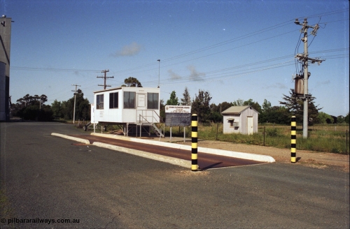 130-09
Elmore Grain Elevators Board road truck weighbridge and office, former scale room in the background.
