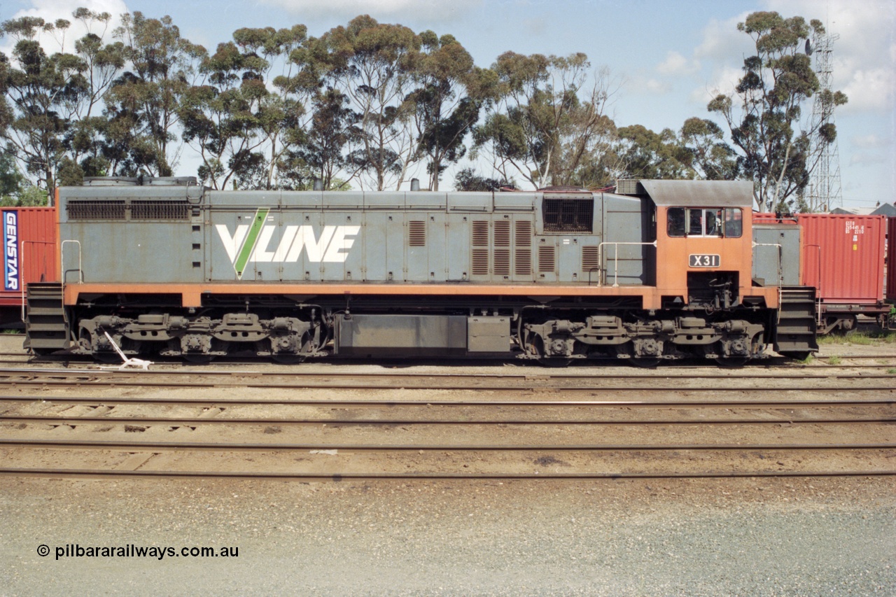 131-1-06
Echuca yard, broad gauge V/Line X class leader X 31 Clyde Engineering EMD model G16C serial 66-484.
Keywords: X-class;X31;Clyde-Engineering-Granville-NSW;EMD;G16C;66-484;