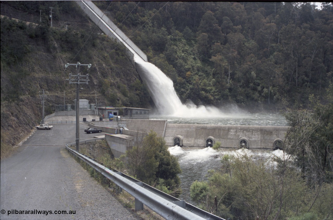 131-2-19
Thomson Dam overflowing, possibly 1992, with spillway flooding into the Thomson River. [url=https://goo.gl/maps/nfhsavuLAyj]GeoData[/url].

