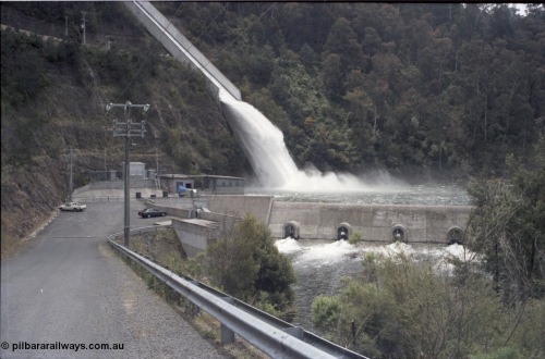 131-2-19
Thomson Dam overflowing, possibly 1992, with spillway flooding into the Thomson River. [url=https://goo.gl/maps/nfhsavuLAyj]GeoData[/url].
