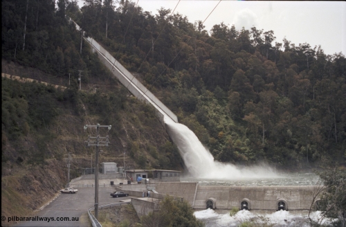 131-2-20
Thomson Dam overflowing, possibly 1992, with spillway flooding into the Thomson River. [url=https://goo.gl/maps/nfhsavuLAyj]GeoData[/url].
