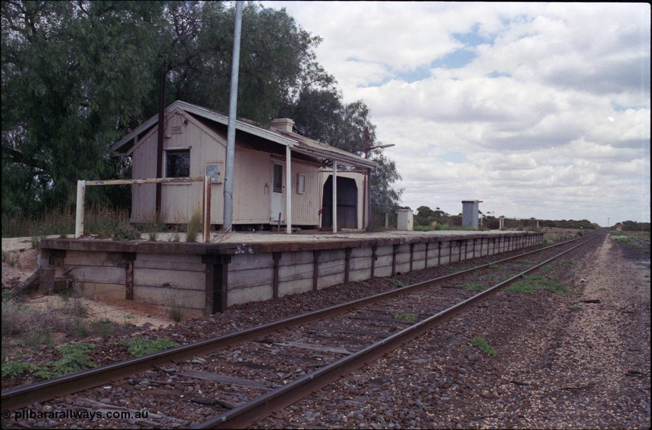 132-14
Hattah station building and platform overview looking north.
