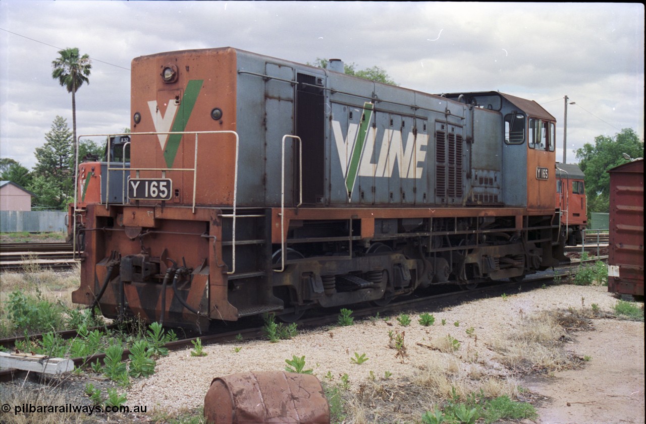 132-17
Mildura loco depot V/Line broad gauge shunt loco Y class Y 165 Clyde Engineering EMD model G6B serial 68-585.
Keywords: Y-class;Y165;Clyde-Engineering-Granville-NSW;EMD;G6B;68-585