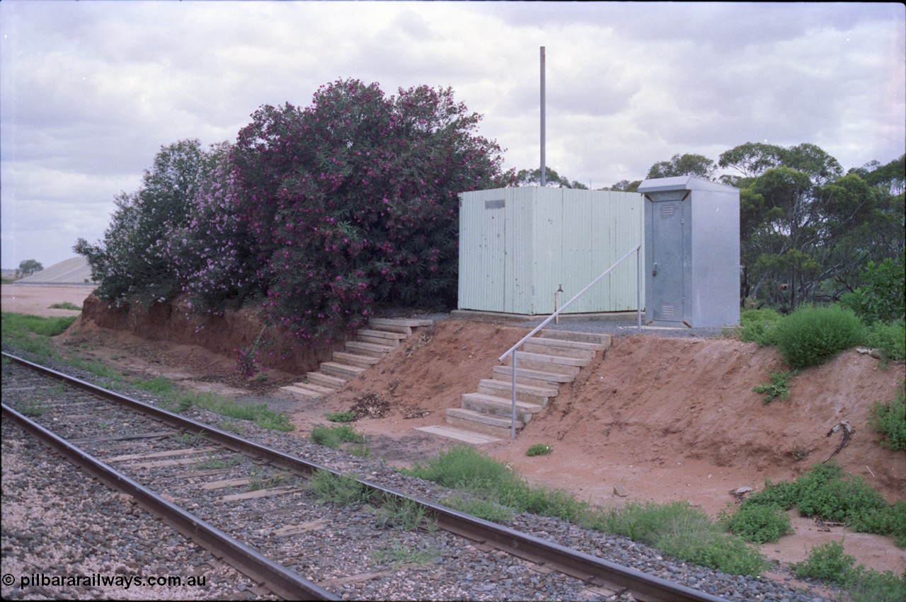 132-29
Carwarp, train control cabin, ablution block, former station platform, looking south.
