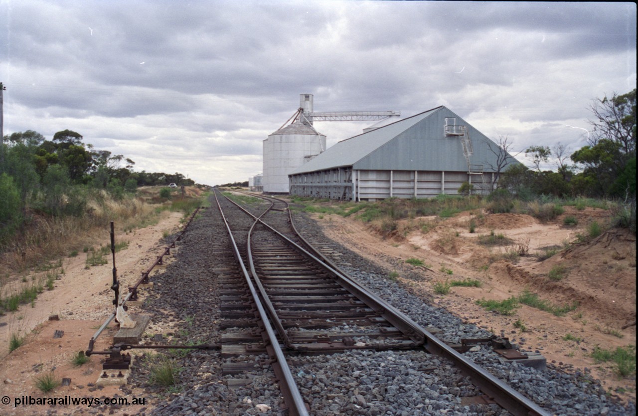 132-31
Kiamal, Victorian Oats Pool shed and Murphy silo complex, yard overview, looking south, point lever, points.
