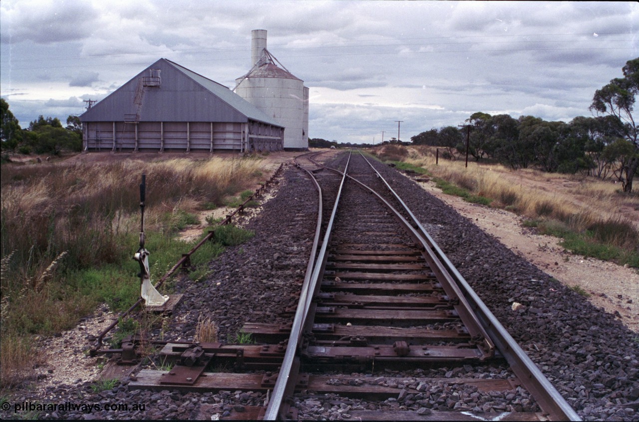 132-35
Nunga, Victorian Oats Pool shed and Murphy silo complex, yard overview, looking north, point lever, points.
