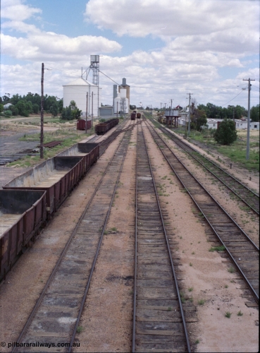132-07
Ouyen, station overview, looking north, from footbridge, gypsum waggons, Ascom and Geelong style silo complex, water tank, semaphore signal, track machines.
